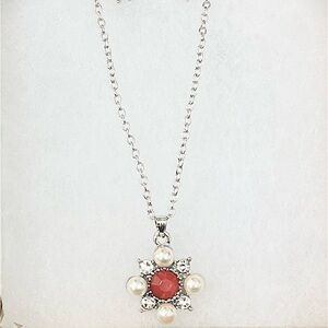 BEAUTIFUL NECKLACE AND EARRINGS SET